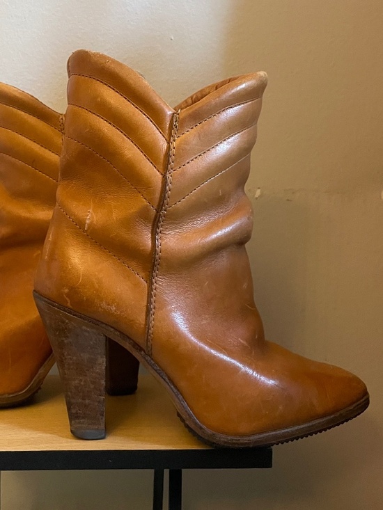 Shoes - Vintage Western-Style Ankle Boots Cognac Quilted Leather – Size 6–6.5 GUVC *NOTE